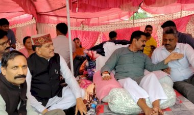 NHAI की लापरवाही के खिलाफ प्रभावित परिवारों का सत्याग्रह... विधायक चंद्रशेखर से मिले विधायक रणजीत सिंह सुरेश कुमार