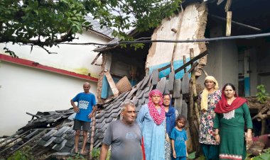 बारिश का कहर :  प्रेम चंद की आटा चक्की ध्वस्त, आजीविका पर संकट