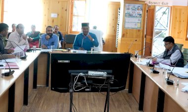 राजस्व मंत्री ने किन्नौर जिला के लोक निर्माण विभाग व जल शक्ति विभाग के अधिशाषी अभियंताओं के साथ बैठक की अध्यक्षता की