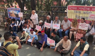 शिमला नागरिक सभा ने दिया  जिला आयुक्त कार्यालय के बाहर  धरना