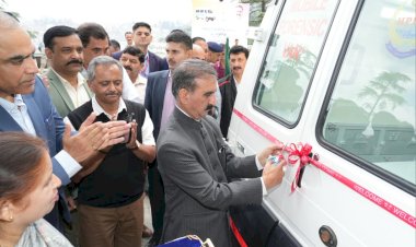 मुख्यमंत्री ने छः अत्याधुनिक मोबाइल फोरेंसिक वैन को झंडी दिखाकर रवाना किया