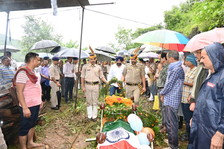 राजकीय सम्मान के साथ हुआ पूर्व डीजीपी आई.डी. भंडारी का अंतिम संस्कार
