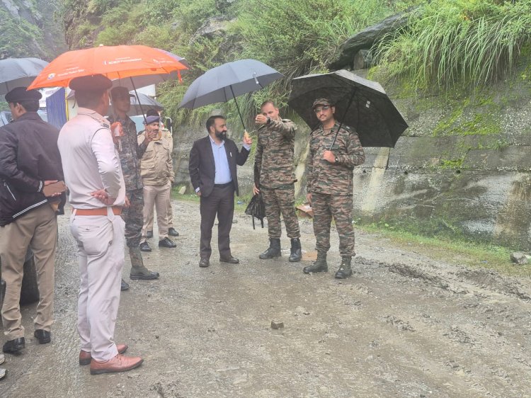 उपायुक्त किन्नौर ने भू-स्खलन प्रभावित क्षेत्रों का दौरा कर शीघ्र मार्ग बहाली के निर्देश दिए