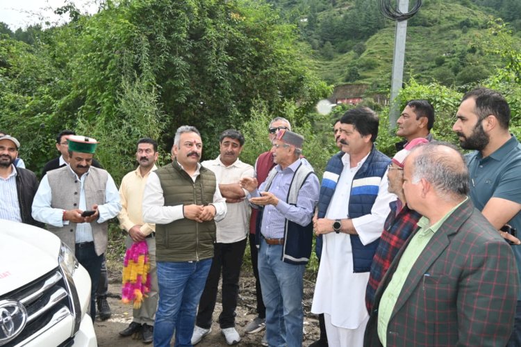 शिक्षा मंत्री ने किया जुब्बल कोटखाई का दौरा,  आपदा से हुए नुकसान का लिया जायज़ा