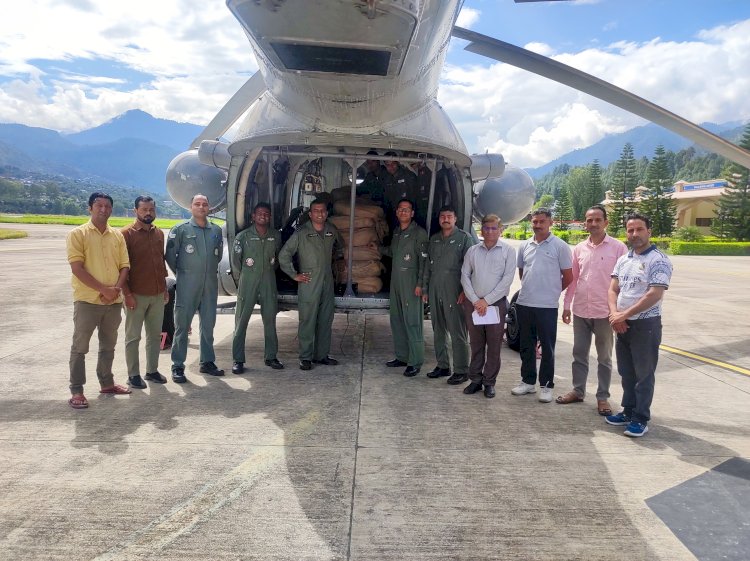 सोमवार को निहारनी में 30 क्विंटल राशन का एयरड्रॉप : अभी तक विभिन्न स्थानों पर 155 क्विंटल राशन एयरड्रॉप किया : तोरुल एस. रवीश