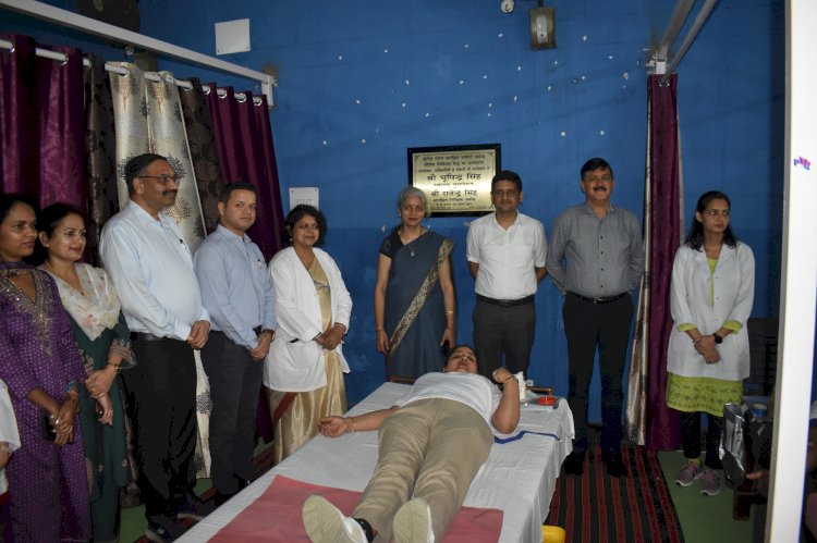 रजत जयंती समारोह: सकोह में पुलिस कर्मियों ने किया रक्तदान