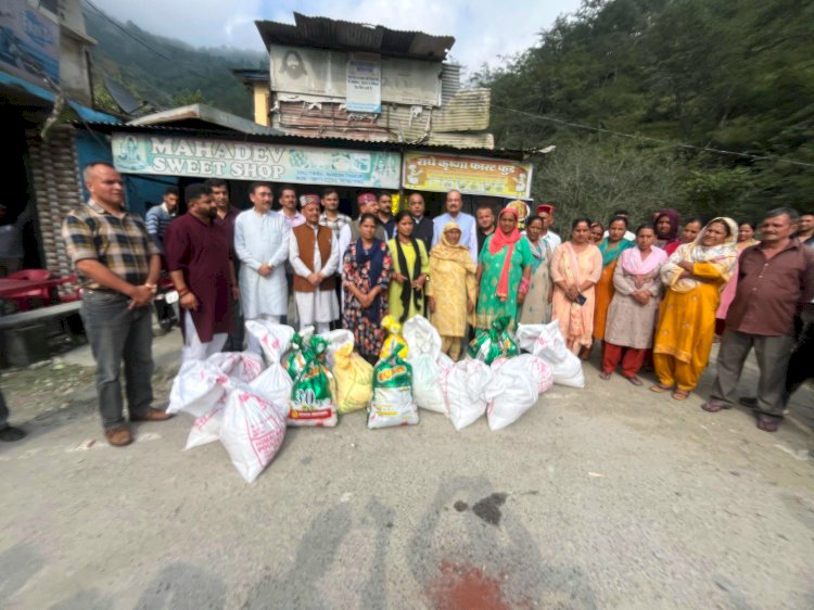 भाजपा कार्यकर्ताओं ने चंबा के आपदा प्रभावित लोगों को राहत सामग्री पहुंचाने का बीड़ा उठाया