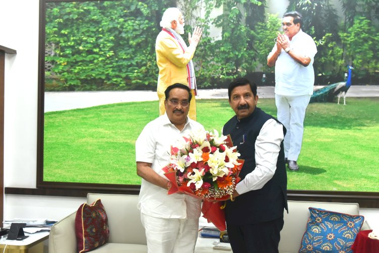 उप-मुख्यमंत्री ने केन्द्रीय जल संसाधन मंत्री से भेंट की