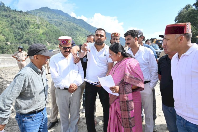 केंद्रीय मंत्री सावित्री ठाकुर ने कुल्लू में आपदा प्रभावित क्षेत्रों का दौरा किया