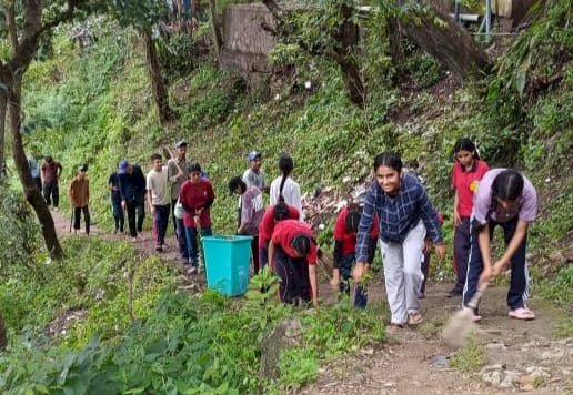 वासनी स्कूल के बच्चों ने की साफ-सफाई, सात दिवसीय एनएसएस शिविर का शुभारंभ
