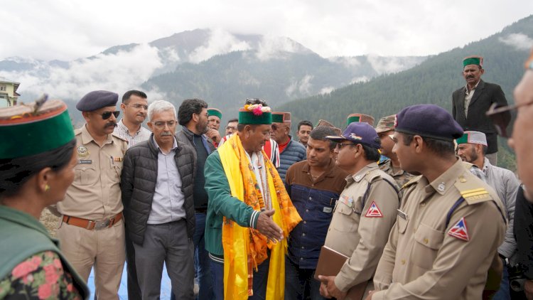 राजस्व मंत्री ने किन्नौर जिला के सांगला बस स्टैंड के साथ हुए भूस्खलन का मौके पर निरीक्षण किया