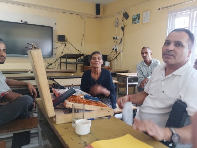 डाईट जुखाला में वृद्धजनों के लिए नेत्र जांच शिविर आयोजित