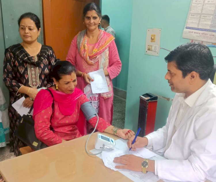 धन्वंतरी दिवस पर बरच्छवाड़ में आयुर्वेदिक जांच शिविर का आयोजन