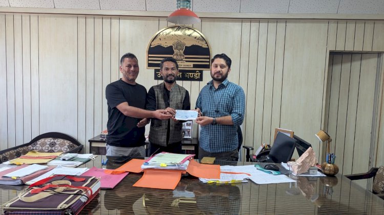 तांदी इको टूरिज़्म एसोसिएशन ने उपायुक्त को सौंपा 50 हजार रुपए का चेक
