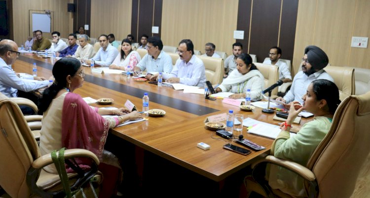 उपायुक्त ने बैंकों को जिला के दूर दराज क्षेत्रों में वित्तीय जागरूकता शिविर लगाने के दिए निर्देश