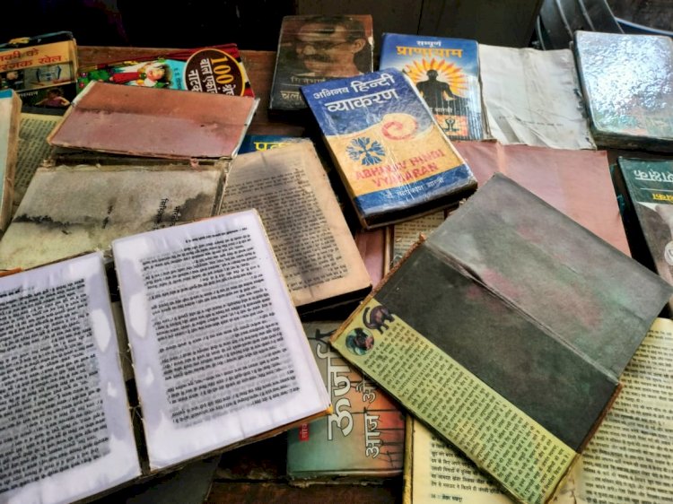 एमपी फंड से बिक्रम बाग़ जमा दो स्कूल में पहुचीं हजारों रुपये की खस्ताहाल किताबें: स्कूल प्रबंधन सांसत में....