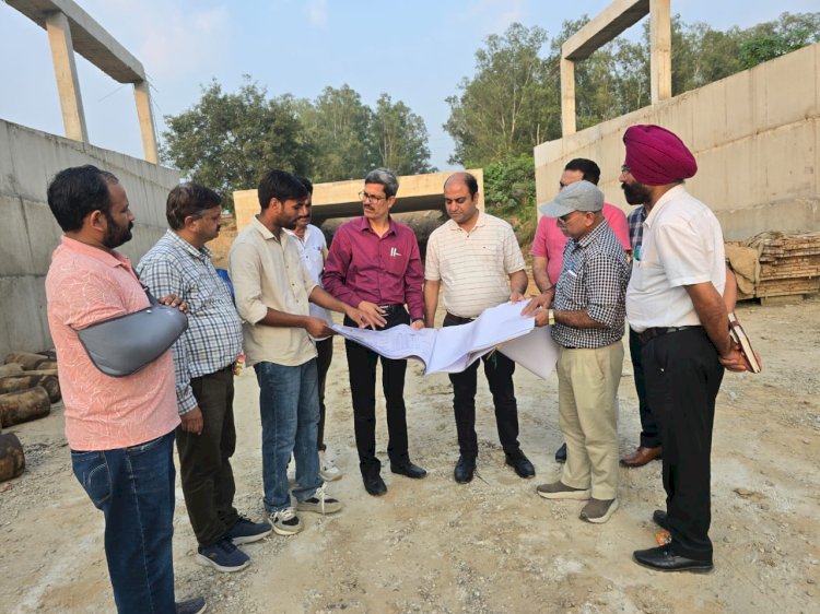 सचिव अभिषेक जैन ने मलाहत में निर्माणाधीन रेलवे अंडरपास का किया निरीक्षण