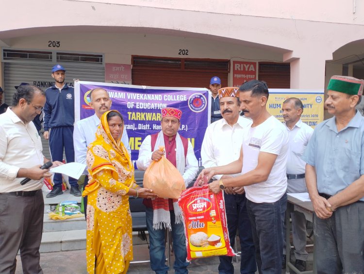 रोटरी क्लब हमीरपुर ने भोरंज के आपदा प्रभावितों को बांटी राहत सामग्री