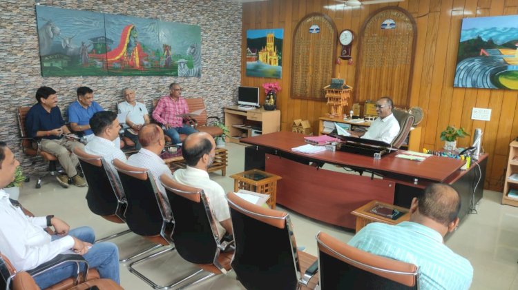 पेयजल की गुणवत्ता और सैंपलिंग-टेस्टिंग सुनिश्चित करें.. शिक्षण संस्थानों, सार्वजनिक स्थलों और घरों की टंकियों की भी हो नियमित सफाई