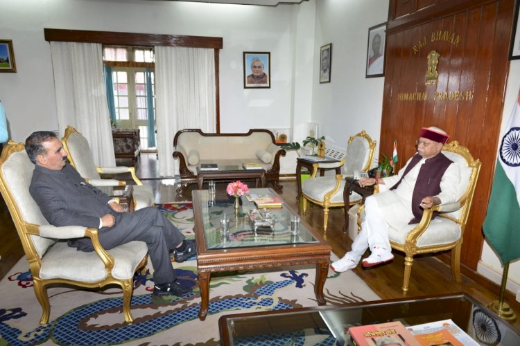 मुख्यमंत्री ने राज्यपाल से शिष्टाचार भेंट की