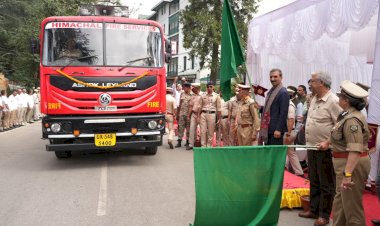 मुख्यमंत्री ने 14 नए अग्निशमन वाहनों को हरी झंडी दिखाई