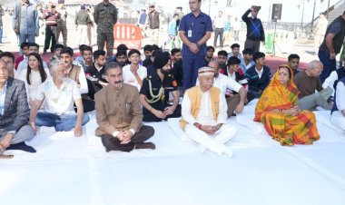 राज्यपाल व मुख्यमंत्री ने महात्मा गांधी और लाल बहादुर शास्त्री को श्रद्धांजलि अर्पित की