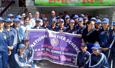 गर्ल्स स्कूल की एनएसएस वॉलंटियरों ने देखी डीसी-एसपी कार्यालय की कार्यप्रणाली