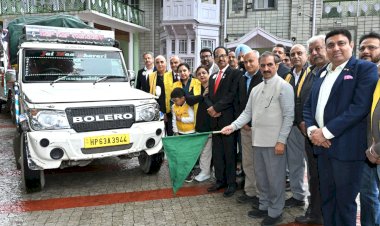 मुख्यमंत्री ने हरी झंडी दिखाकर आपदा प्रभावित क्षेत्रों के लिए राहत सामग्री रवाना की