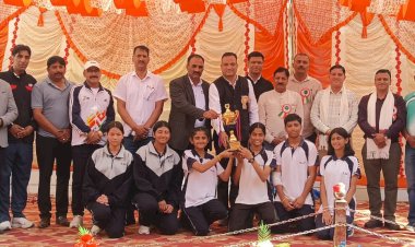 शारीरिक एवं मानसिक विकास और चरित्र निर्माण करती हैं खेलें : नरेश ठाकुर