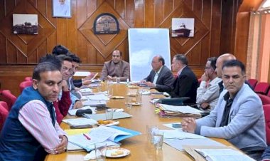 डॉ. अभिषेक जैन ने सड़क निर्माण और टारिंग कार्य में तेजी लाने के निर्देश दिए