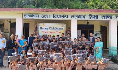 रोटरी क्लब नाहन द्वारा राजकीय उच्च विद्यालय मलगाँव में विद्यार्थियों को वर्दी कोटिया ( यूनिफॉर्म स्वेटर्स) का वितरण