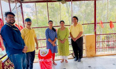 एलआईसी नाहन शाखा का स्वच्छता अभियान: मंदिरों में रखवाए गए डस्टबिन