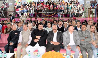 विद्यार्थियों को कौशल आधारित और रोजगारोन्मुख शिक्षा प्रदान करें शिक्षक - रोहित ठाकुर