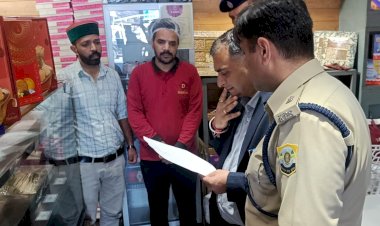 संजौली में फिंकवाई 33 किलो खराब मिठाइयां