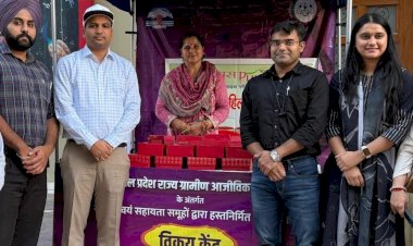 जिला प्रशासन की पहल, दीपावली पर स्वयं सहायता समूहों की महिलाओं ने व्यास प्योर गिफ्ट बॉक्स से कमाई में हासिल किया सफलता का नया मुकाम