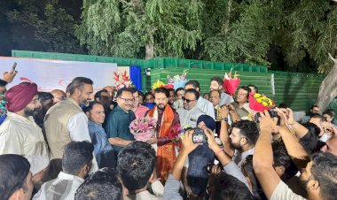 अनुराग सिंह ठाकुर के जन्मदिन पर आवास पर बधाई देने उमड़ी सैकड़ों की भीड़