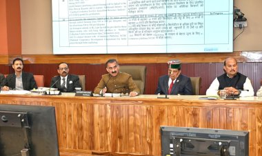 मुख्यमंत्री ने की बजट घोषणाओं की समीक्षा, अधिकारियों को सभी घोषणाओं को शीघ्रता से धरातल पर उतारने के दिए निर्देश