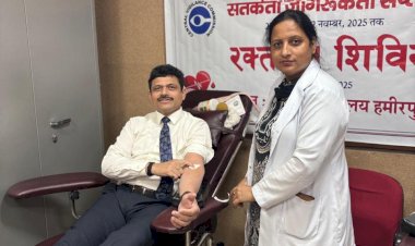 सतर्कता जागरुकता सप्ताह पर पीएनबी के अधिकारियों ने किया रक्तदान