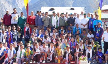 रन फॉर यूनिटी कार्यक्रम के तहत राजस्व मंत्री जगत सिंह नेगी ने मैराथन दौड़ को हरी झंडी दिखाकर किया रवाना