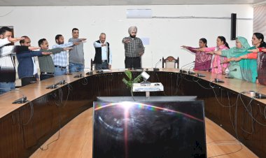 राष्ट्रीय संकल्प दिवस पर अधिकारियों एवं कर्मचारियों ने ली एकता और अखंडता की शपथ