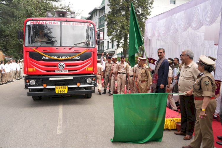 मुख्यमंत्री ने 14 नए अग्निशमन वाहनों को हरी झंडी दिखाई