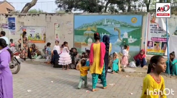 पढ़ने की उम्र में भीख मांगवा रहे मां-बाप.. ज़िला प्रशासन बाल विकास विभाग सालों से बैठे हैं हाथ पर हाथ धरे...