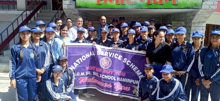 गर्ल्स स्कूल की एनएसएस वॉलंटियरों ने देखी डीसी-एसपी कार्यालय की कार्यप्रणाली