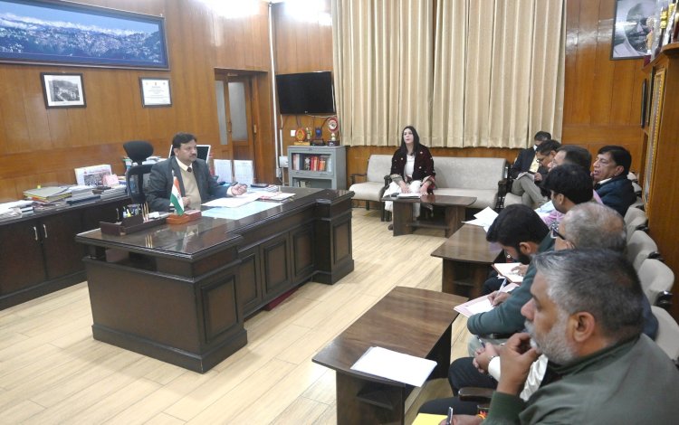 निर्माण कार्यों के दौरान जन सुविधाओं को न हो नुकसान - उपायुक्त