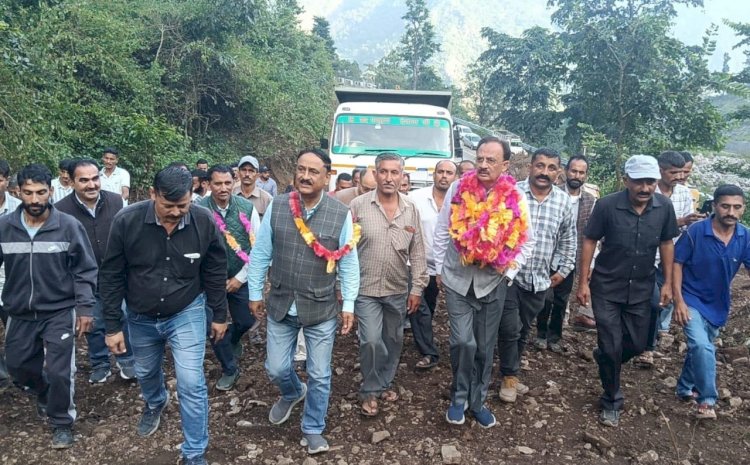 उद्योग मंत्री ने एनएच 707 तथा चिलोन-चोकी मृगवाल सड़क किया निरीक्षण,  शिलाई,कफोटा तथा सतौन में सुनी जनसमस्याएं