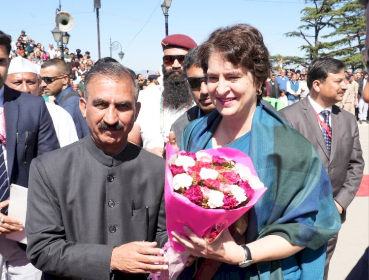 सोनिया गांधी ने किया पूर्व मुख्यमंत्री वीरभद्र सिंह की प्रतिमा का अनावरण... हिमाचल के साथ केंद्र सरकार का सौतेला व्यवहारः प्रियंका गांधी