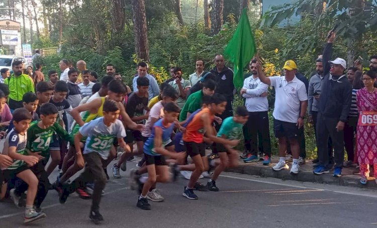 आपदा प्रबंधन पर जागरुकता के लिए बच्चों, युवाओं और अन्य लोगों ने लगाई दौड़