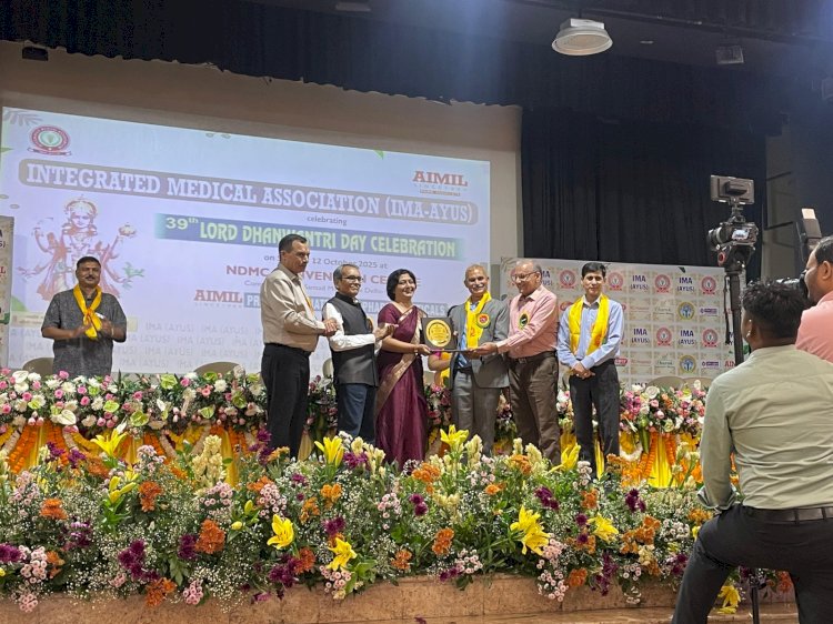 सेवानिवृत्त उपमंडल आयुर्वेद अधिकारी  डॉ. मन्जू शर्मा..विभागाध्यक्ष कायचिकित्सा प्रोफेसर डॉ. सुनील ठाकुर नई दिल्ली में सम्मानित..