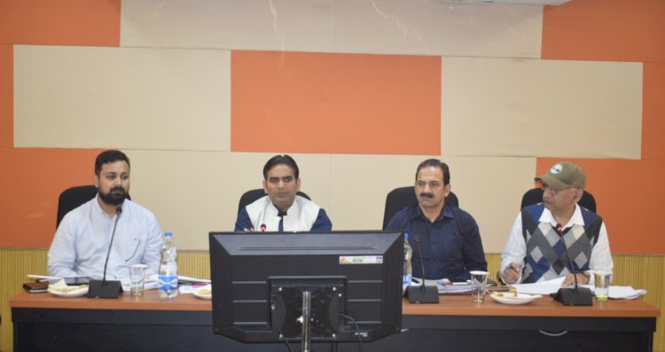 अमृत सरोवर योजना के तहत ग्राम पंचायतों में होगा तालाबों का सौंदर्यीकरण: उपायुक्त