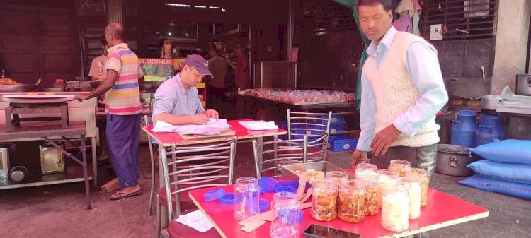 खाद्य सुरक्षा विभाग ने बिलासपुर में मिठाइयों व दुग्ध उत्पादों के 10 सैंपल जांच हेतु एकत्रित